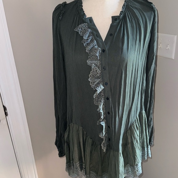 Free People top - Picture 1 of 3